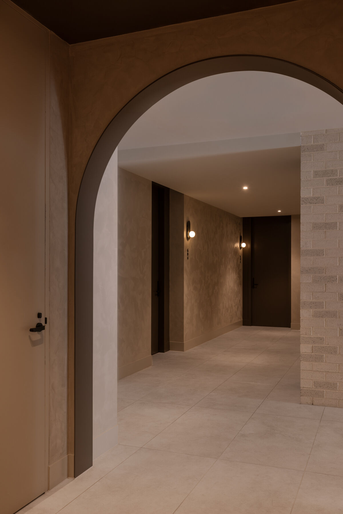 Adamson No.5 Penthouse — The arch corridor